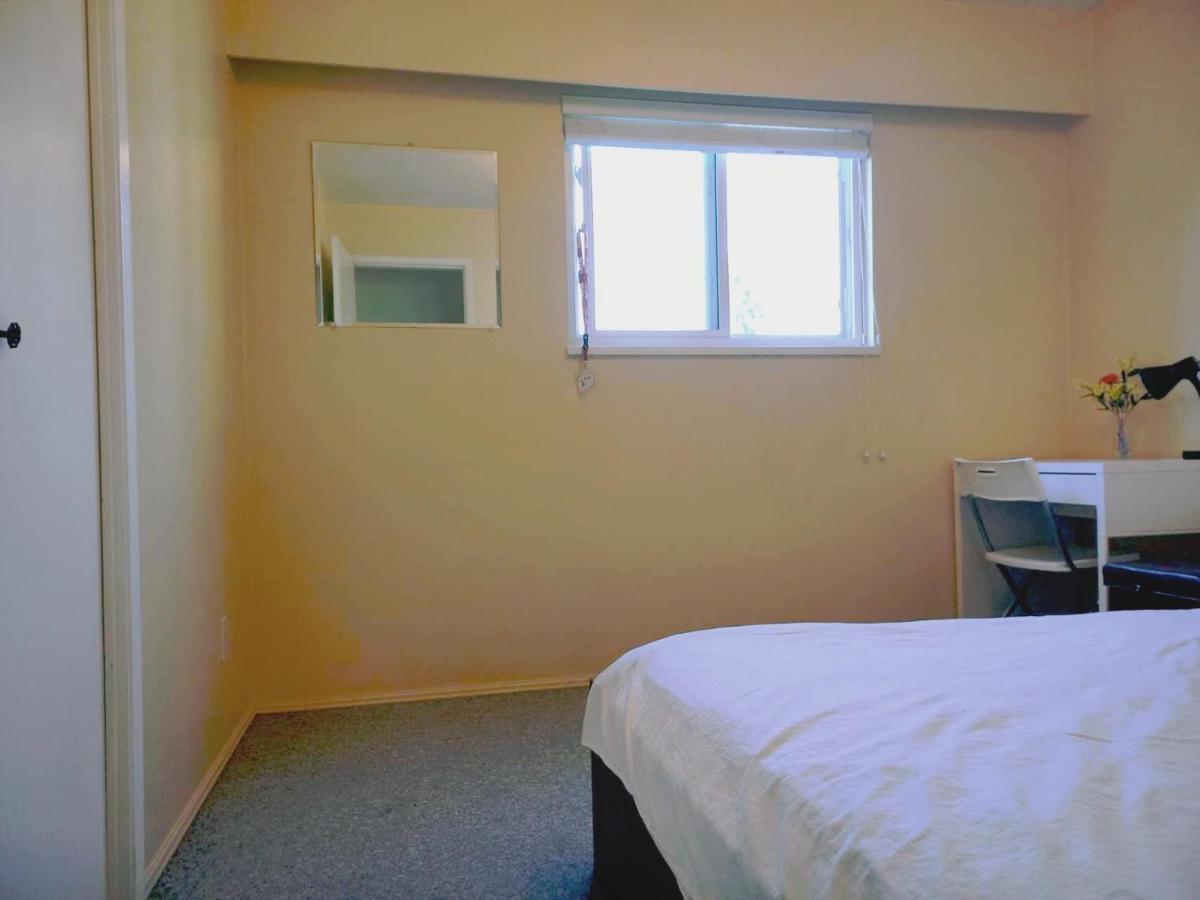 Private Room With Queen Bed In Richmond 202 Eksteriør billede