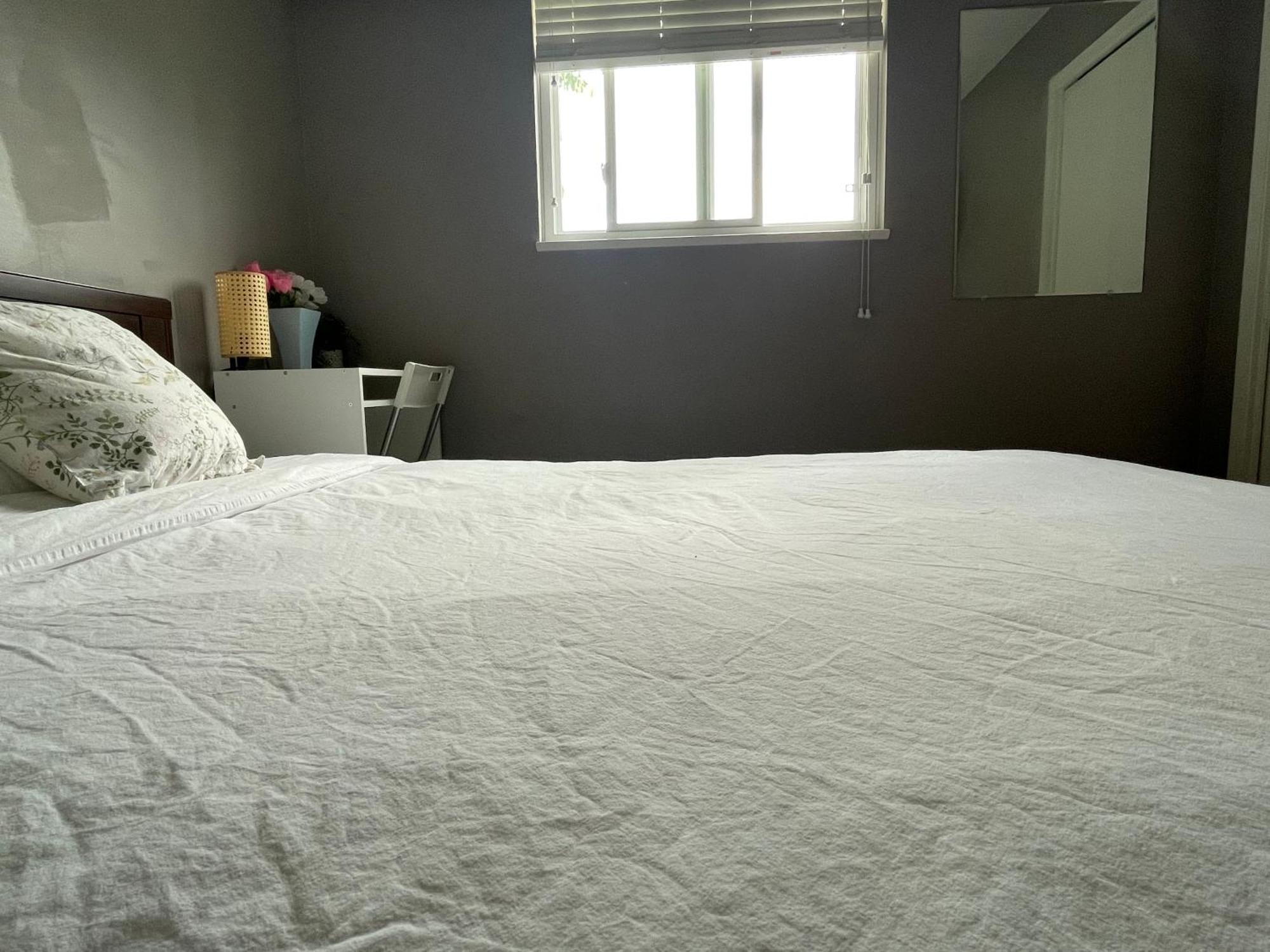 Private Room With Queen Bed In Richmond 202 Eksteriør billede