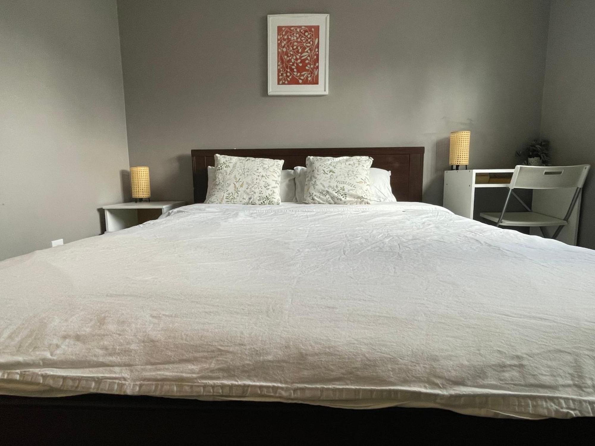 Private Room With Queen Bed In Richmond 202 Eksteriør billede